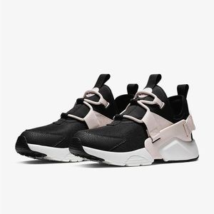 Women's Nike Air Huarache City Low Casual Shoes